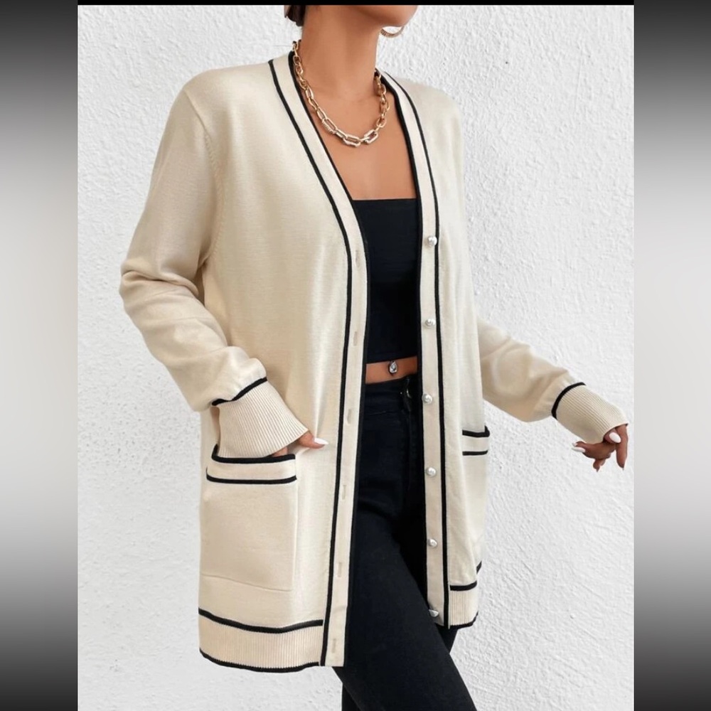 Long cardigan with pearly buttons​